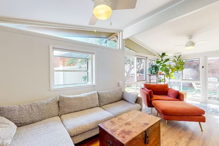 Beautiful Mid-century Home On Tree Lined Street! - Spring Valley, CA