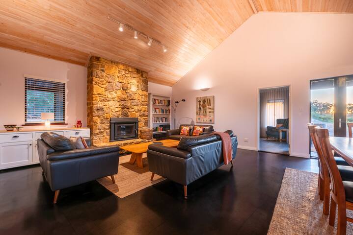 Valley Cottage 2BR, Treeton Winery, Margaret River gallery image 2