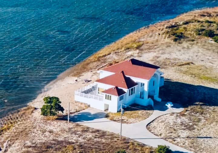 Sound Front / Kite-in, Kite-out Direct Beachfront - Outer Banks, NC