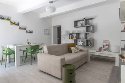 Popular Airbnb listing: Garage+Garden+Bikes+town centre[An Oasis of Quiet] in Ferrara