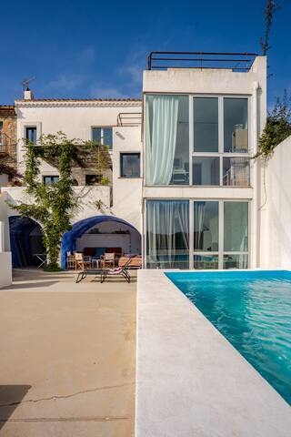 Fabulosa casa en el centro con piscina y parking. gallery image 2