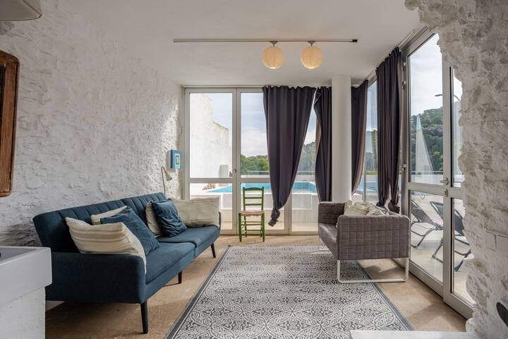 Fabulosa casa en el centro con piscina y parking. gallery image 3