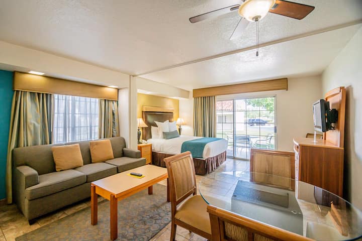Bright Studio W/ Private Patio | Pools + Hot Tub - Palm Desert, CA