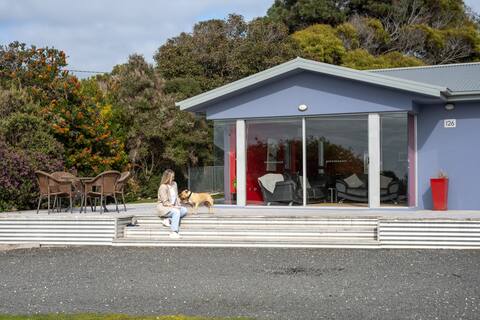 Sisters Beach Retreat
Pet Friendly..