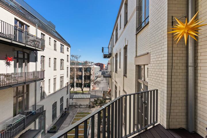 aptC Downtown Monument near Checkpoint Charlie gallery image 4