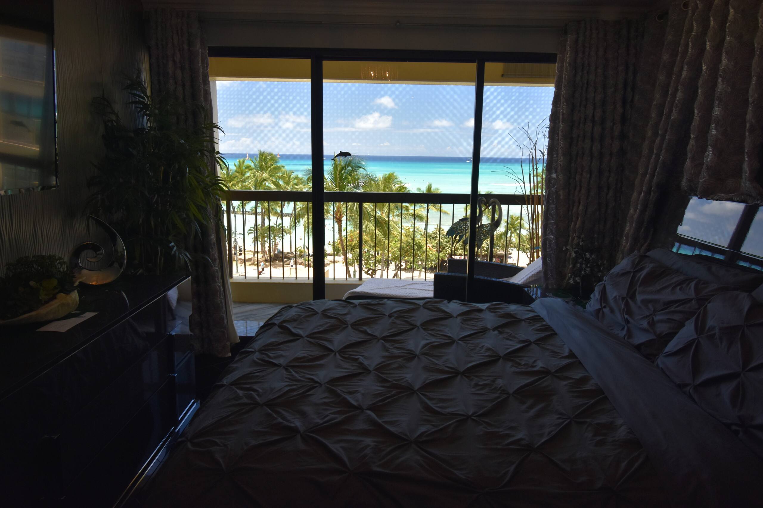 Place to stay in Honolulu · ★4.83 · 2 bedrooms · 4 beds · 2 private baths - Image 4