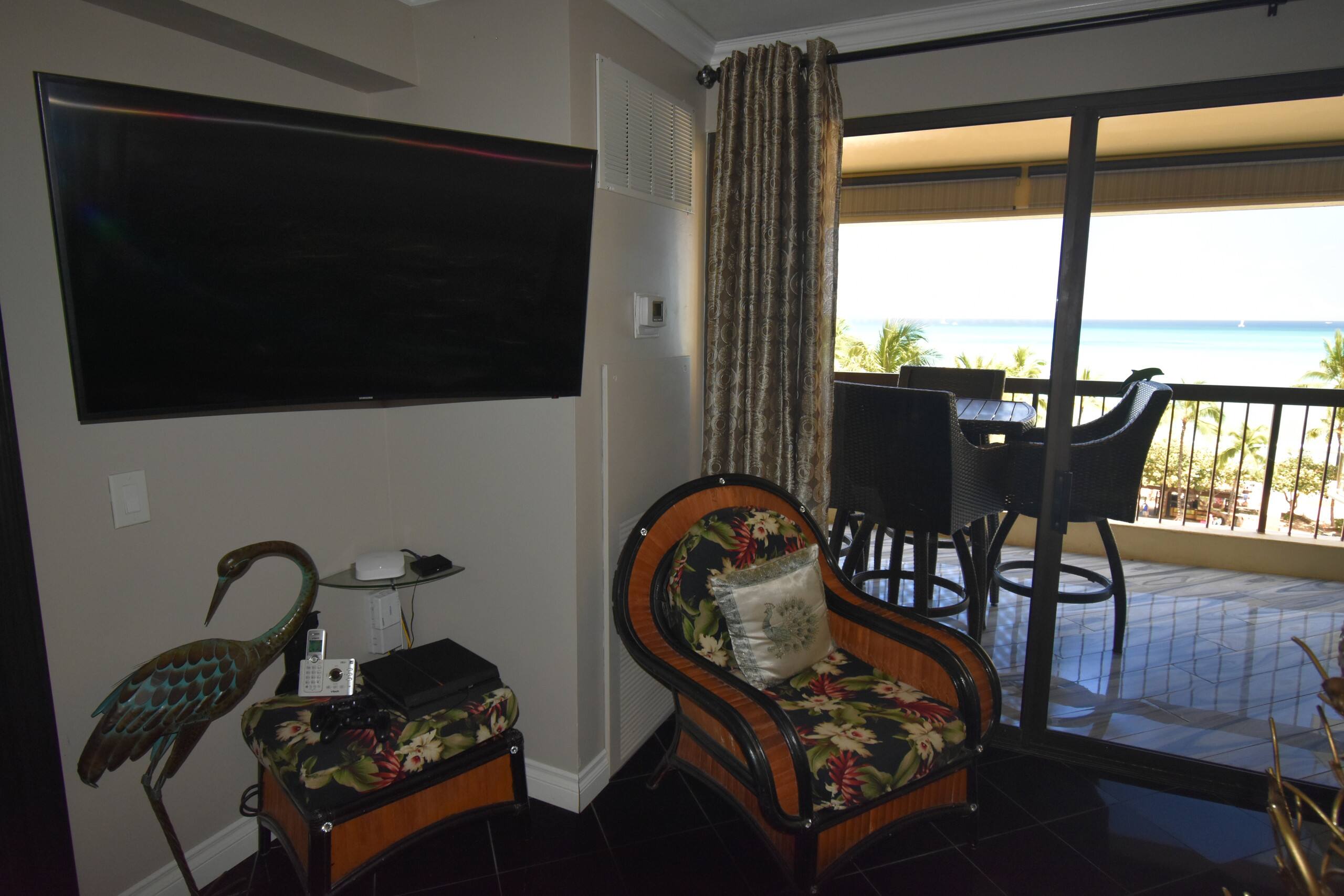 Place to stay in Honolulu · ★4.83 · 2 bedrooms · 4 beds · 2 private baths - Image 2