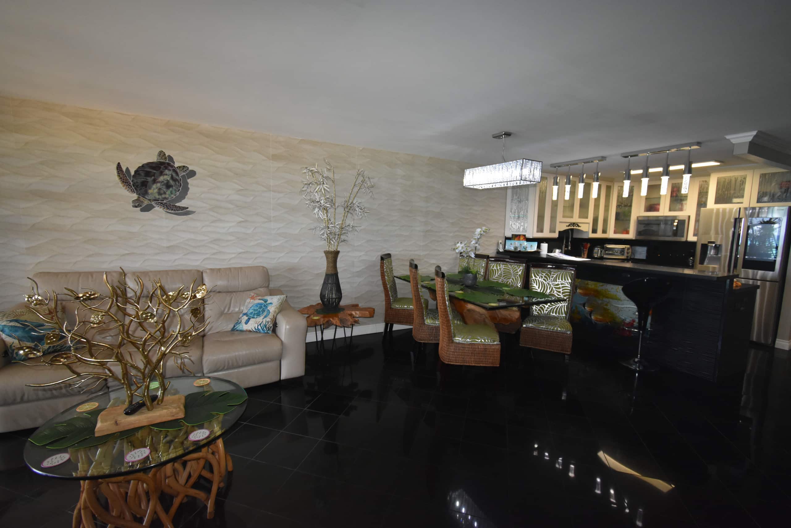 Place to stay in Honolulu · ★4.83 · 2 bedrooms · 4 beds · 2 private baths - Image 12