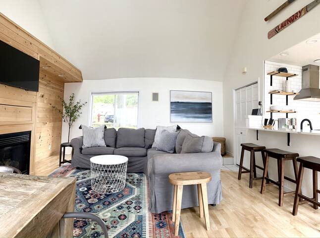 Fremont Cottage Lake Retreat-Close to Minneapolis gallery image 4