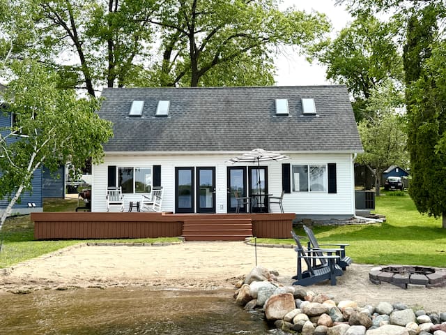 Fremont Cottage Lake Retreat-Close to Minneapolis