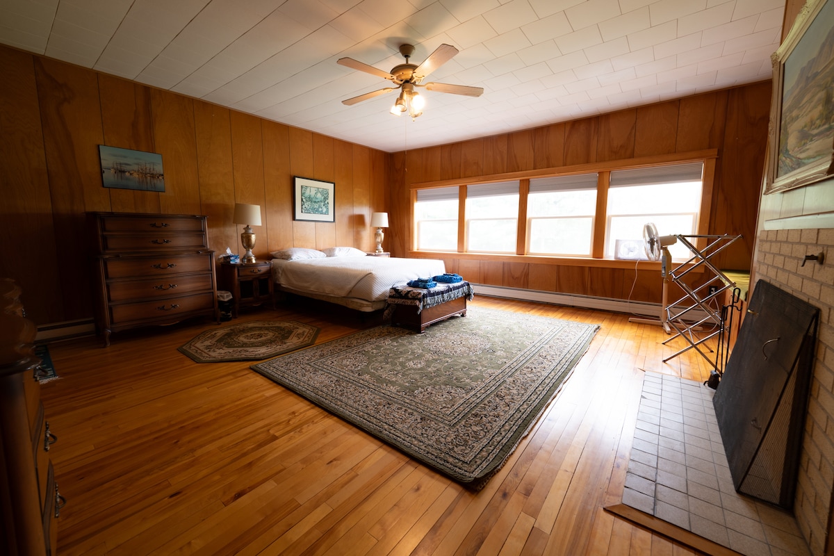 Bedroom #1 ("the Master").