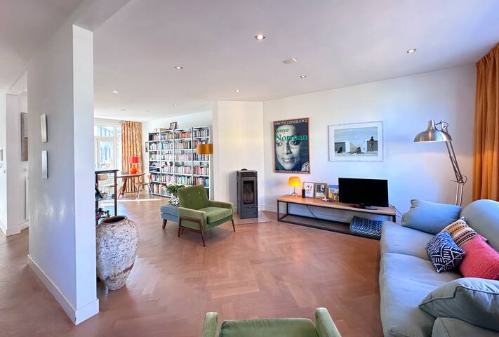 BRIGHT & MODERN | SPACIOUS | ROOFTOP TERRACE | 2BD