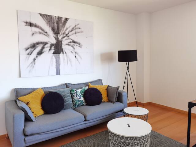 Vacation in Style! 2bdr,POOL,BEACH