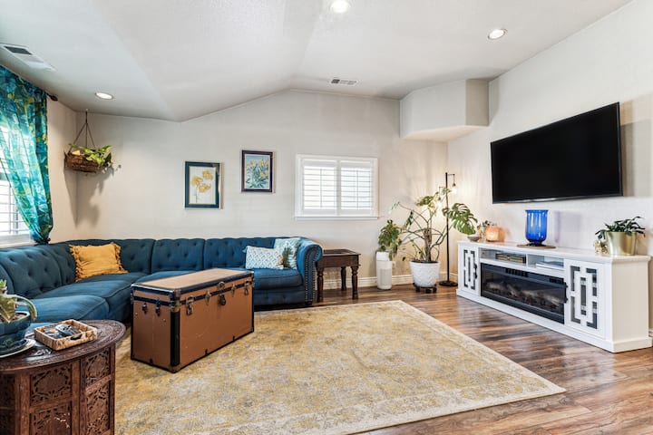 Old Folsom Artist Event Retreat With Guest House - Folsom, CA