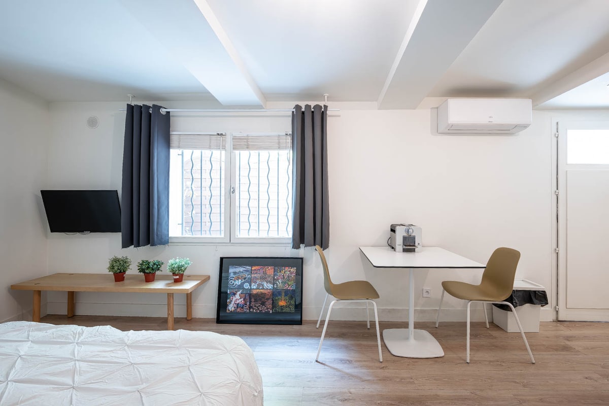 Top Airbnb: C - Montpellier Air-Conditioned Studio in Mosson