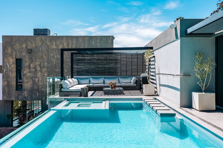 Sensational Views from Springbok Rd in Cape Town gallery image 2