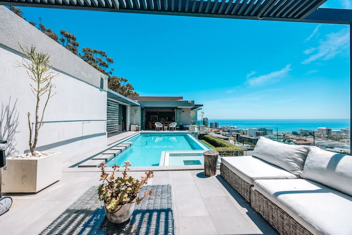 Sensational Views from Springbok Rd in Cape Town gallery image 3