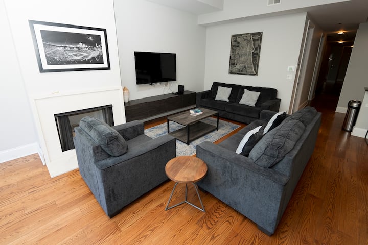 Wrigley Field Grand Slam Suite 4 Bedrooms, 2 Bathrooms - Chicago, IL