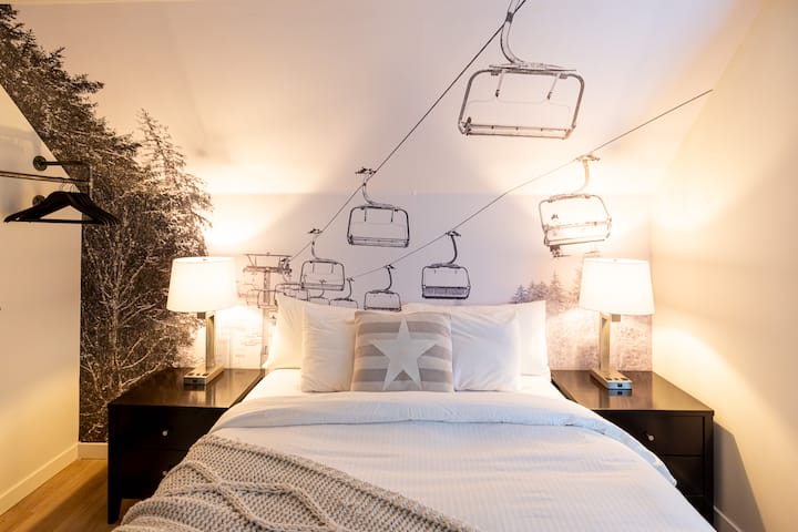 "Krevate të rehatshëm, çarçafë të shkëlqyer dhe peshqirë të bollshëm e bënë atë një qëndrim të këndshëm. Apartament shumë i gjerë me kuzhinë të pajisur mirë. "-Yolanda