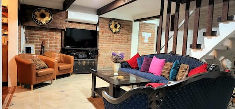 Mexican Style Cabain 4 minutes from downtown