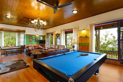 Family Lux Hill Villa w/cook, Pool Table | Kasauli