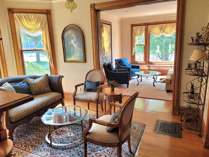 Elegant Two-bedoom Historic Home-downtown - Kalamazoo, MI