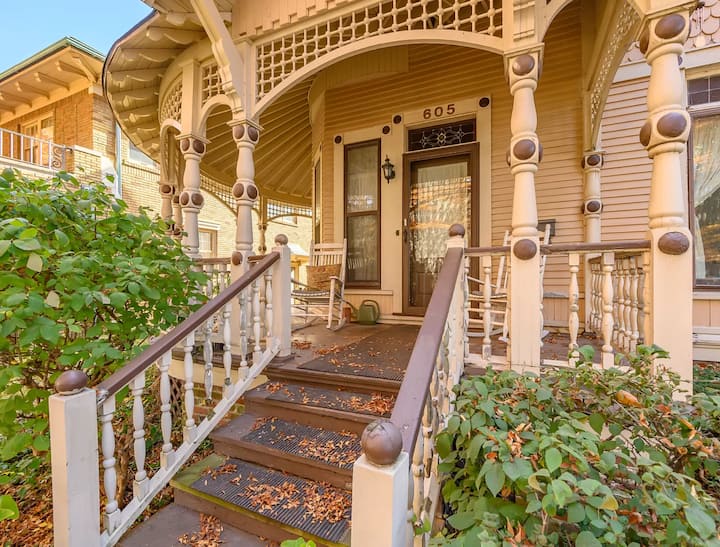 Victorian Home In A Fabulous Location! - Columbus, IN