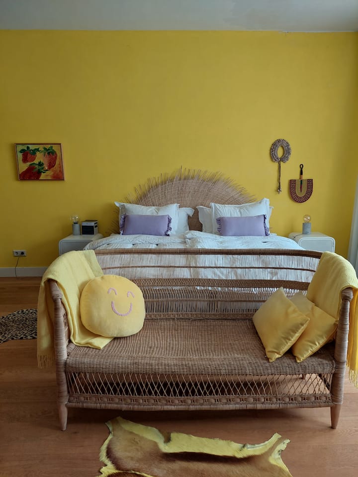 Cama grande de 2 x 2 x 1 con mattrass superior, baño privado