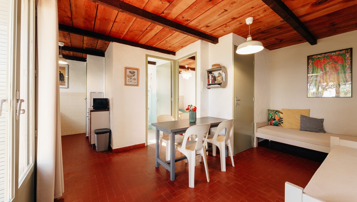 2 საწოლი 190x80 სმ მისაღებ ოთახში.