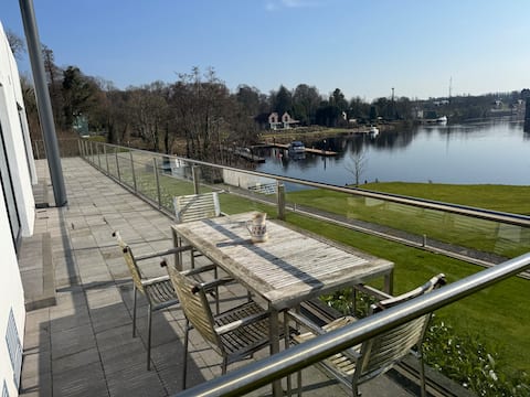 Lakeside Apartment on Shore Lough Erne in Ekn town