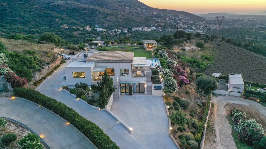 Villa Kedria with a panoramic ocean view gallery image 2