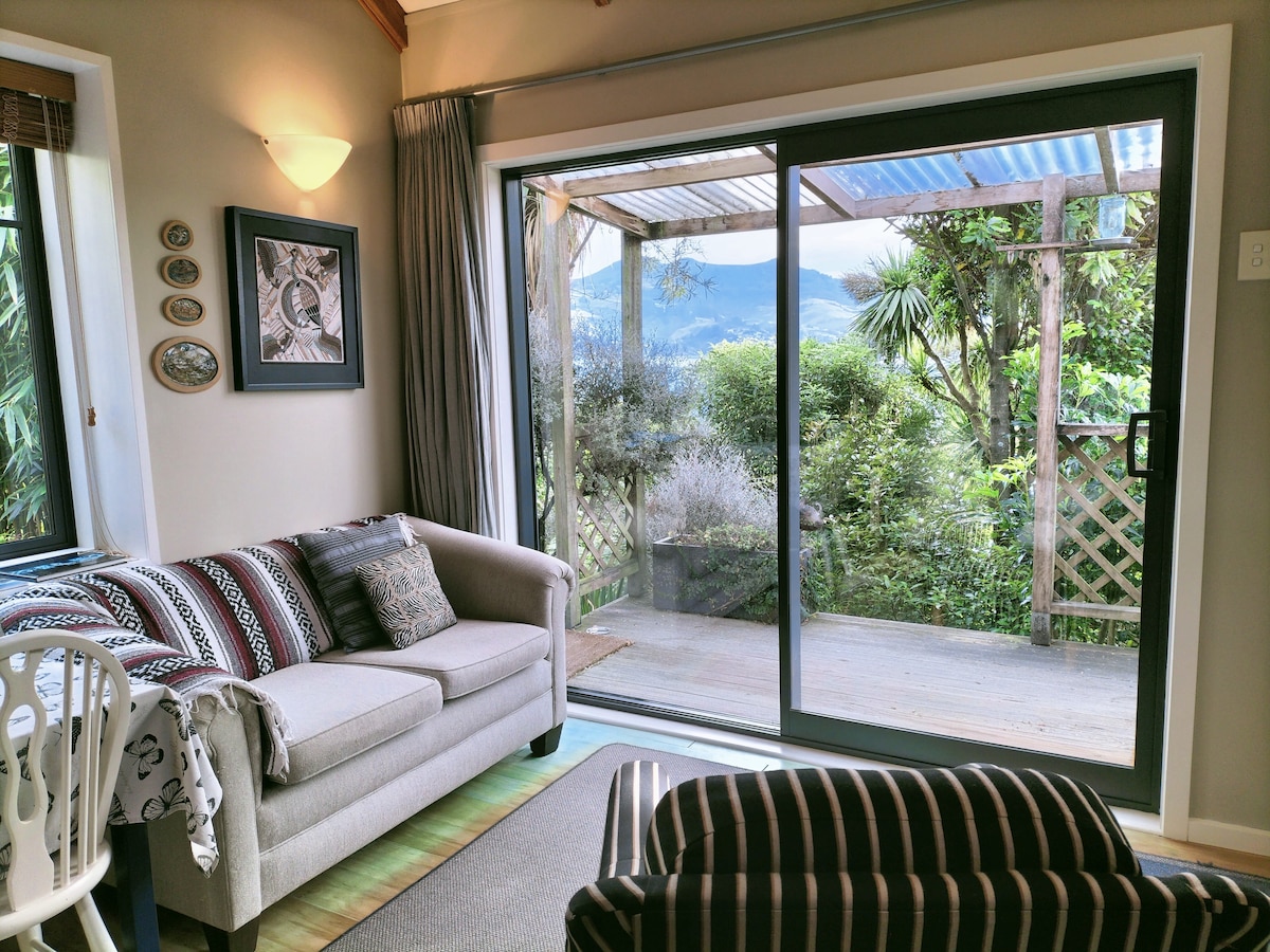 Successful Airbnb property: Sea views , peace and birdsong at The Studio in Dunedin City