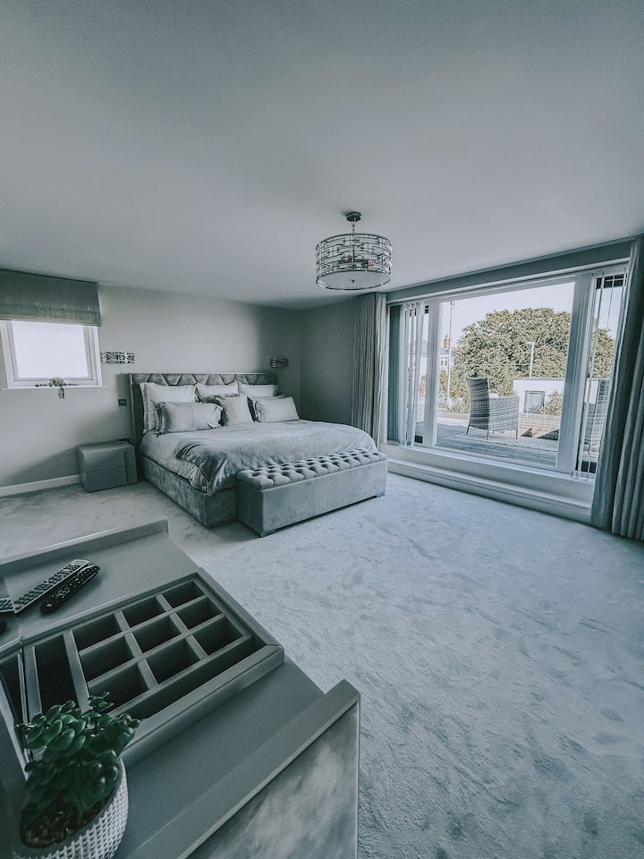 Голяма спалня