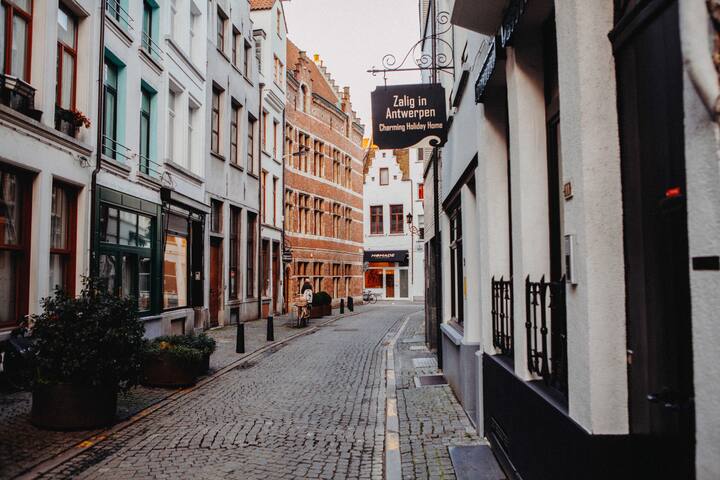 19th century house | historic centre | 10 people | gallery image 5