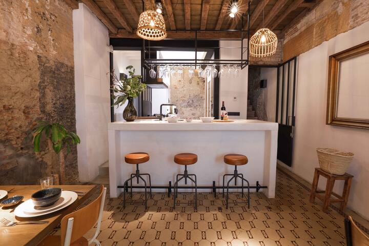 19th century house | historic centre | 10 people | gallery image 3