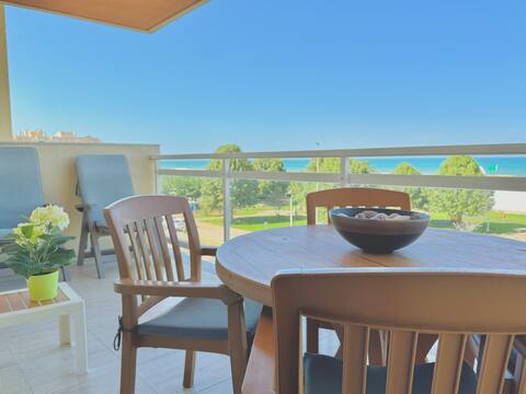 Apartment in front of the beach