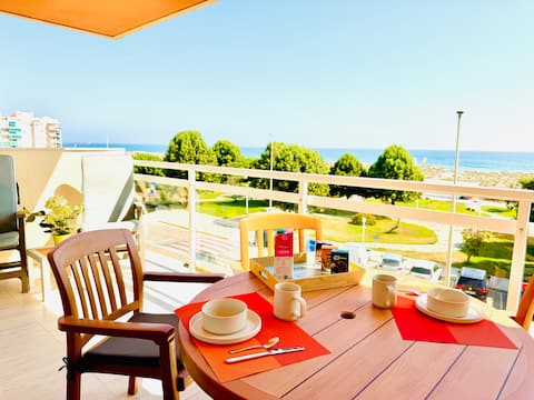 Apartment in front of the beach