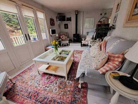 Romantic Artist's Cottage, Tighnabruaich