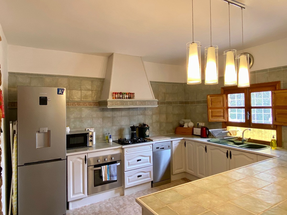 Beautiful 5 Bedroom Villa, L'ampolla, Costa Dorado 4