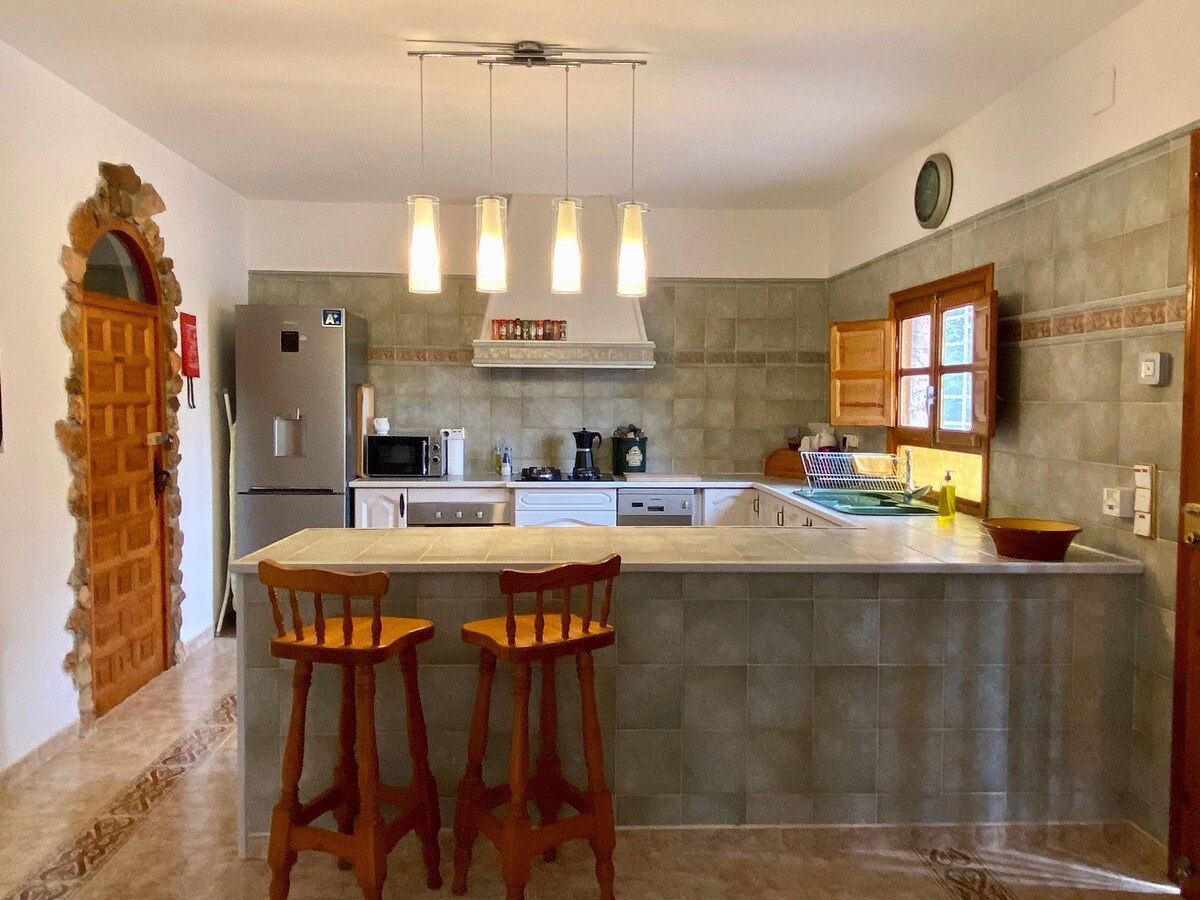 Beautiful 5 Bedroom Villa, L'ampolla, Costa Dorado 5