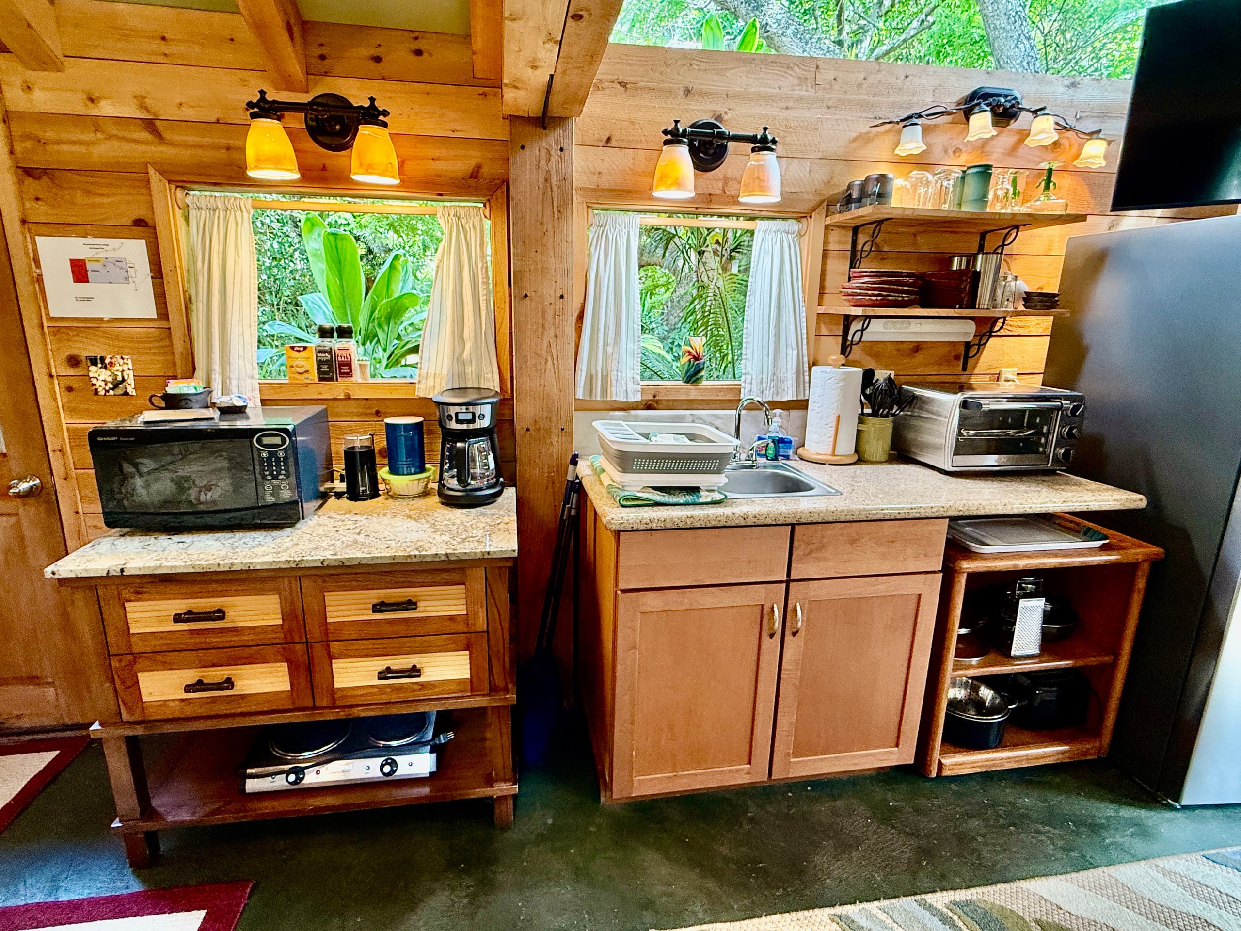Adorable Gingerbread House Farm Stay, Makawao - Image 2