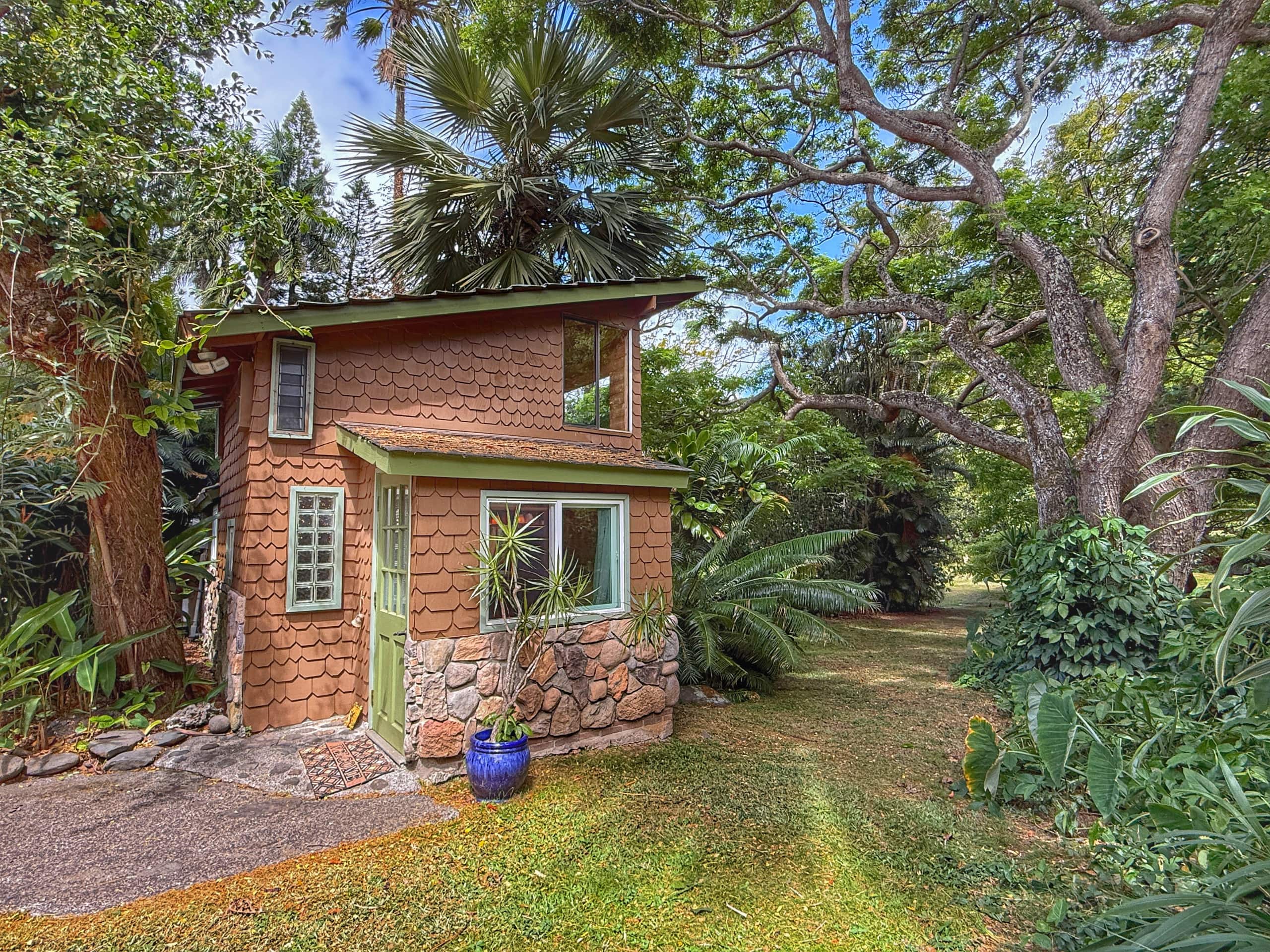 Adorable Gingerbread House Farm Stay, Makawao - Image 13