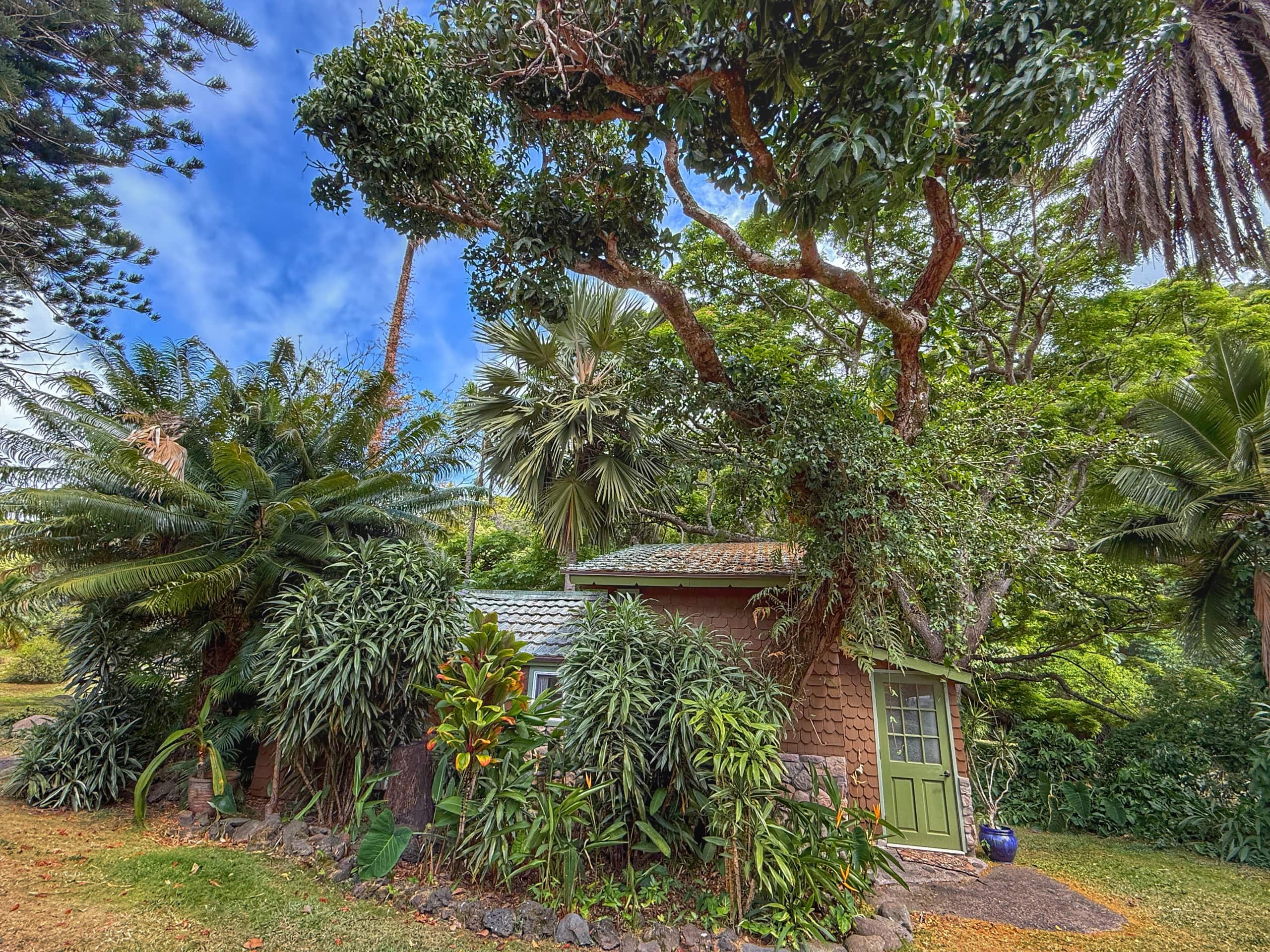 Adorable Gingerbread House Farm Stay, Makawao - Image 14