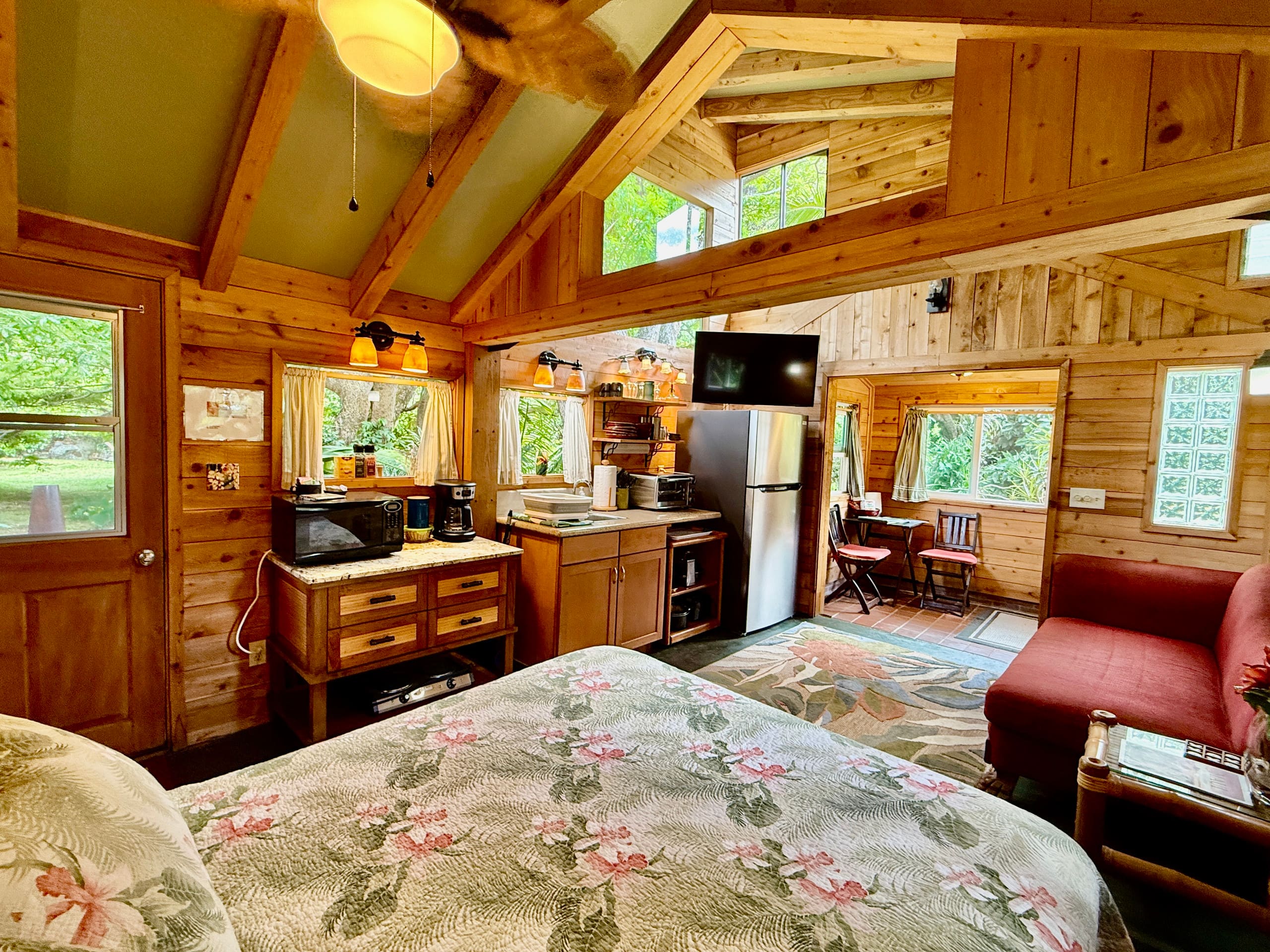 Adorable Gingerbread House Farm Stay, Makawao - Image 3
