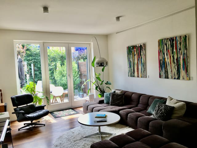 Townhouse with garden, terrace & balcony