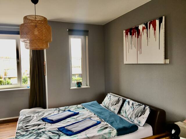 Townhouse with garden, terrace & balcony gallery image 4