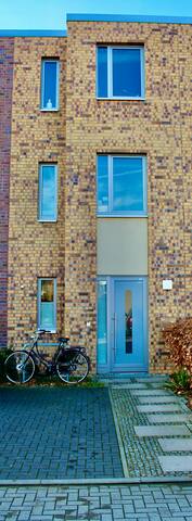 Townhouse with garden, terrace & balcony gallery image 3