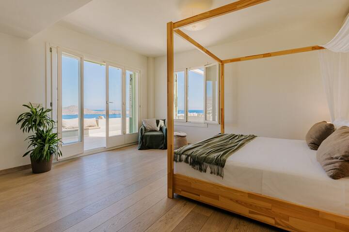 Villa Queen with a heated pool gallery image 2