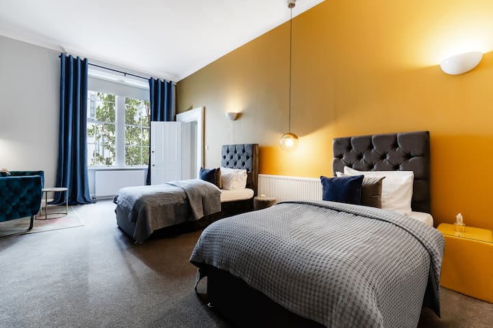 Oxford Circus On Ur Doorstep! CHIC BIG Family HOME gallery image 5