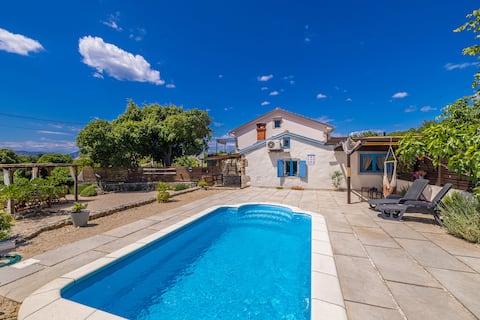 Rustic holiday house Depope with private pool